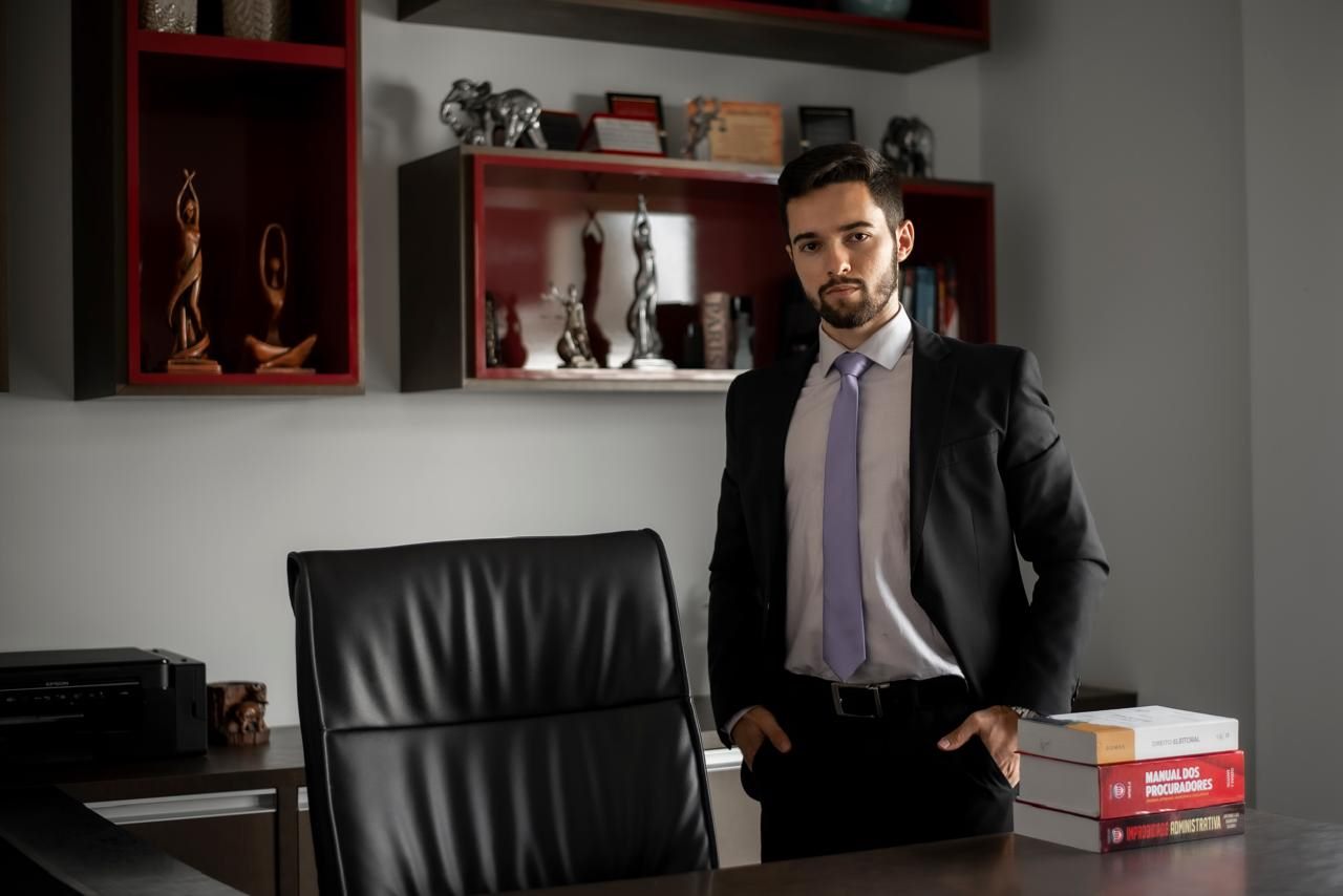 Matheus Wilson da Silva Morão no escritório da Morão Advocacia